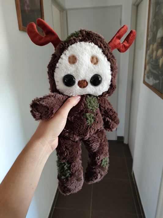 MUD - Sitting Deer Plushie